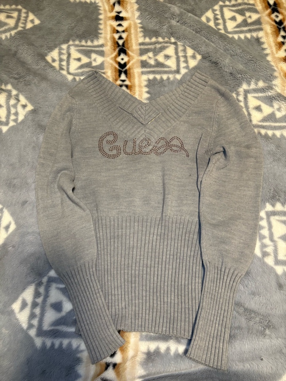 Guess Light Gray V-Neck Ribbed Waist vintage Sweater with Logo Studs